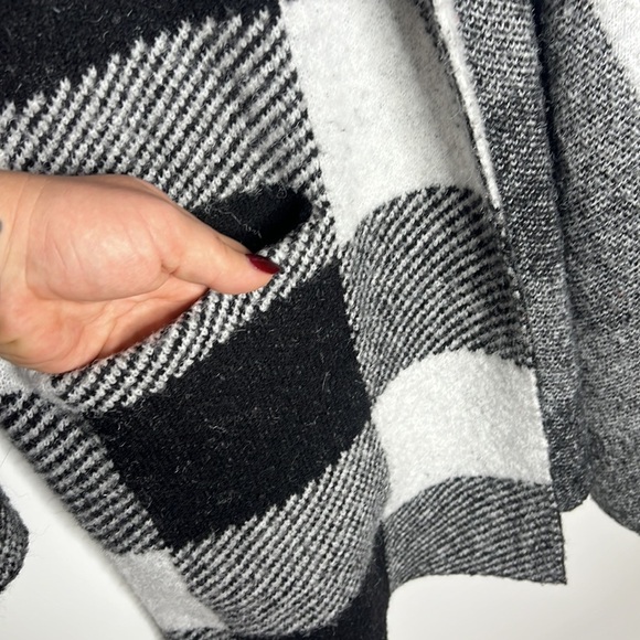 Anthropologie Black and White Plaid Cardigan - Picture 3 of 10